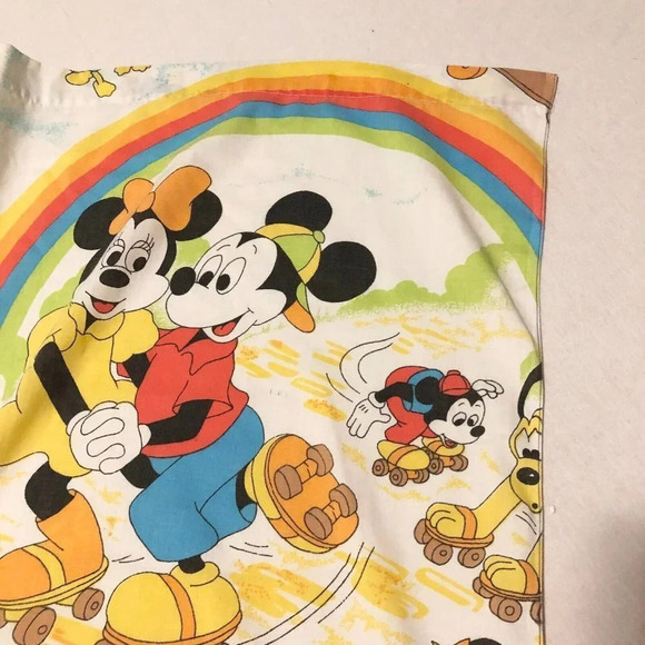 Vtg 1980 Walt Disney Twin Flat Sheet  Esmond Mickey and Friends Rollerskating - Picture 4 of 16